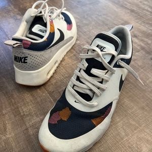 Nike Thea Size 7